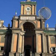 נאפולי: שעון משוואת הזמן של פיאצה דנטה